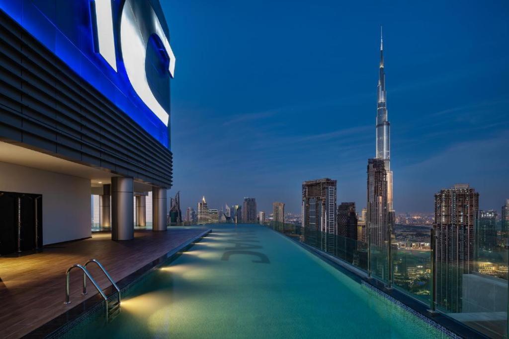 Paramount Midtown -Stunning 2 Bedroom Apt With Burj-Khalifa View Дубай Екстериор снимка